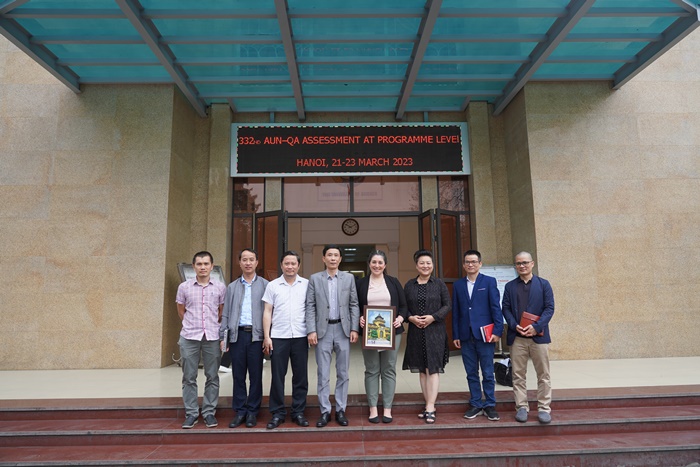Potential for cooperation between the University of Waterloo, Canada and Hanoi University of Sciences, VNU