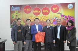 Leaders of the University of Science visit the Vietnamese and foreign students in the Me Tri Dormitory on the New Year occasion