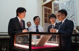 Japanese Crown Prince visits the Biological Museum, University of Sciences, VNU Hanoi