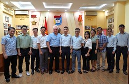 Prof. Sir David Neil Payne, World-Leading Inventor in Optics and Optoelectronics, and Discussions on Entrepreneurship for Scientists