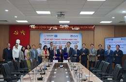 VNU University of Science and Vietnam Institute for Advanced Study in Mathematics sign strategic cooperation agreement in Mathematics education and research