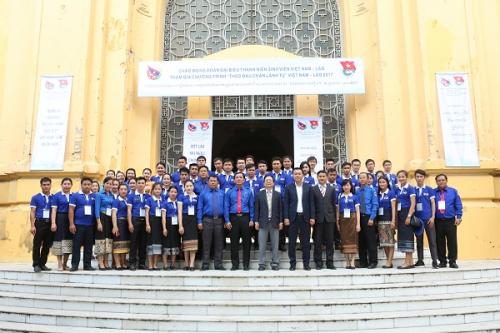 The meeting of the Lao People's Revolutionary Youth Union of the Lao People's Democratic Republic in “Follow the leader's footsteps” program at the VNU University of Science