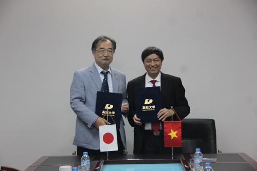 Cooperation agreement between the VNU University of Science (Vietnam) and Kochi University (Japan)