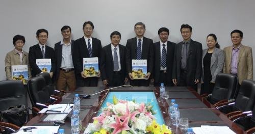 Welcoming the delegation from Kyoto University, Japan