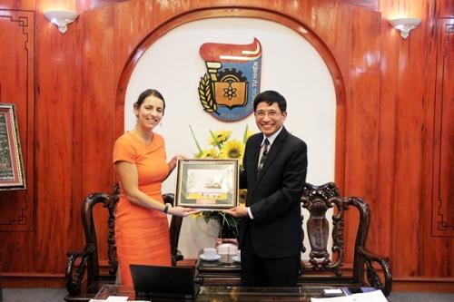 Welcoming the delegation from Wiley Publishing Inc.. 