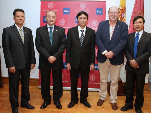 Cooperation agreement between VNU University of Science and University of Valladolid (Spain)