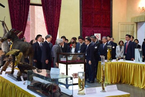Their Majesties the Emperor and Empress of Japan visit the Biological Museum